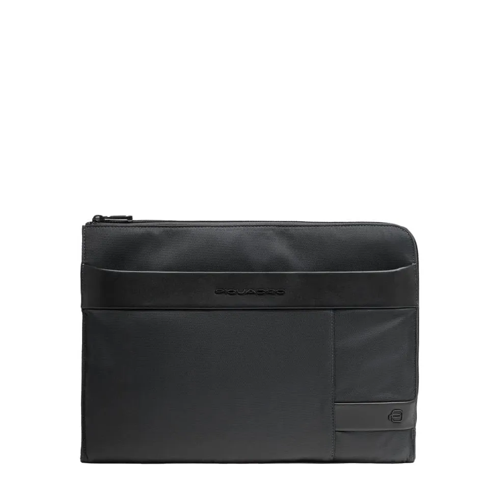 piquadro-custodia-porta-pc-13-3-in-pelle-e-tessuto-nero-con-manici-a-scomparsa-r image 1