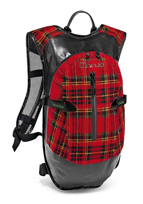 invicta-zaino-01-neve-winter-11-l-per-escursionismo-con-uscita-waterbag-e-spalla image 1