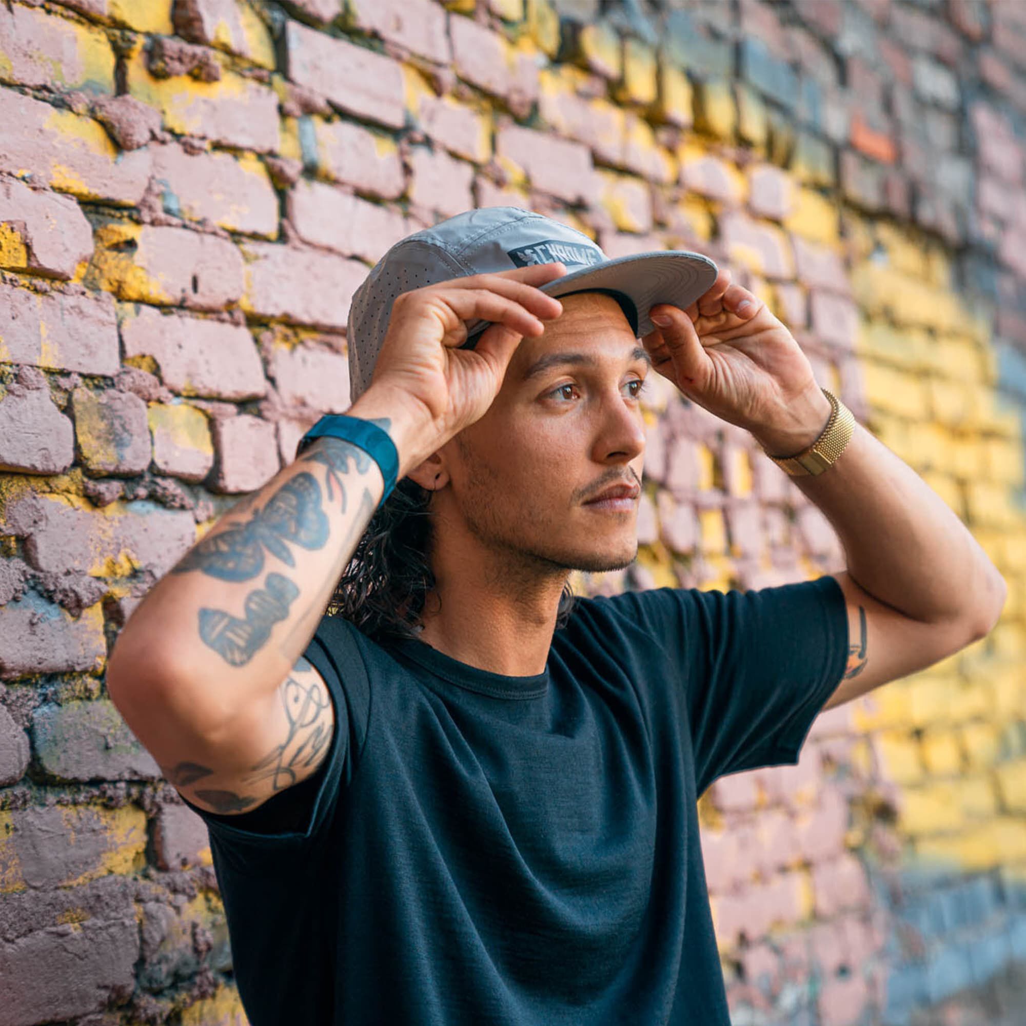 chrome-industries-5-panel-hat-cappello-leggero-a-5-teli-riflettente-o-nero image 7