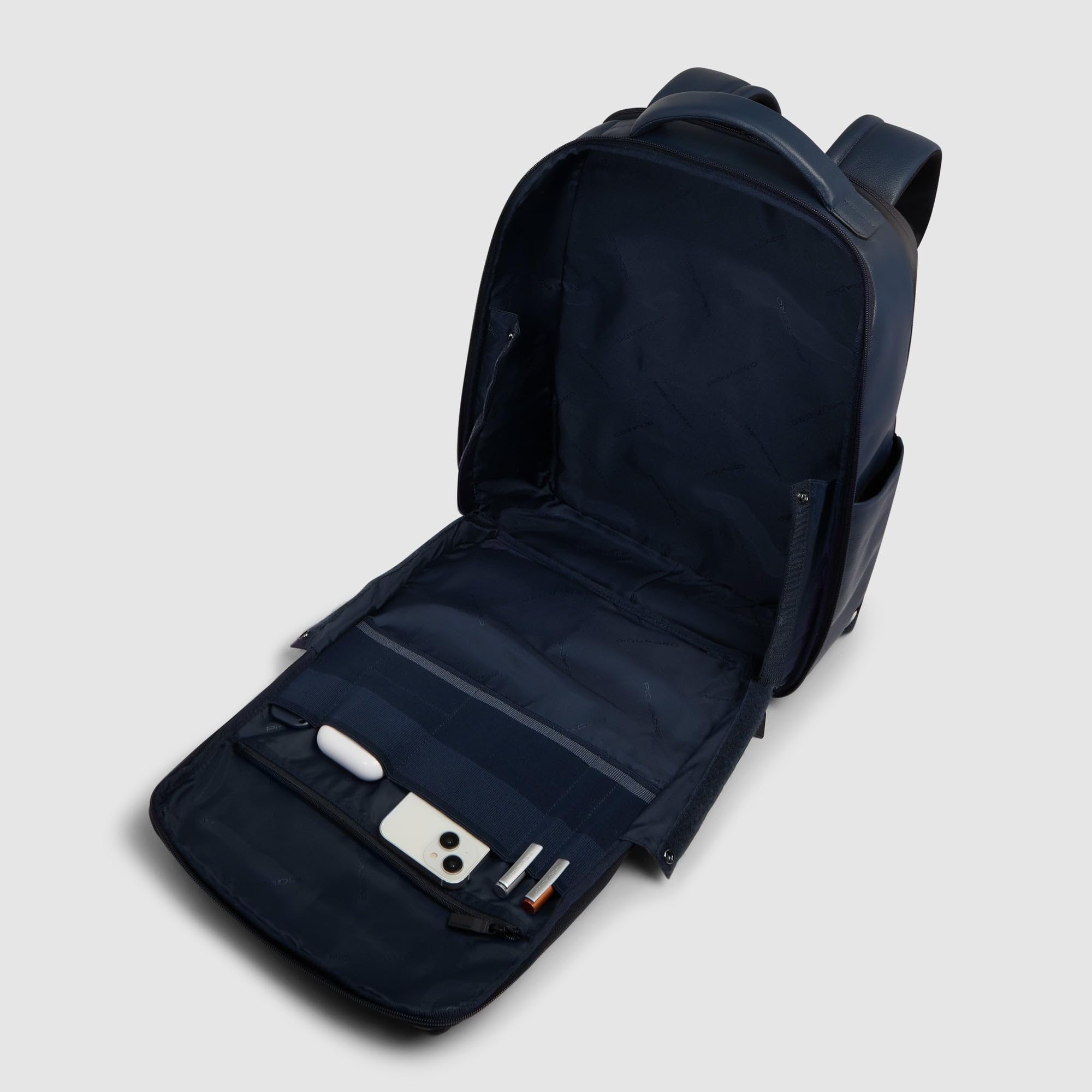 piquadro-zaino-da-viaggio-in-pelle-porta-pc-15-6-con-protezione-shock-absorber-e image 4