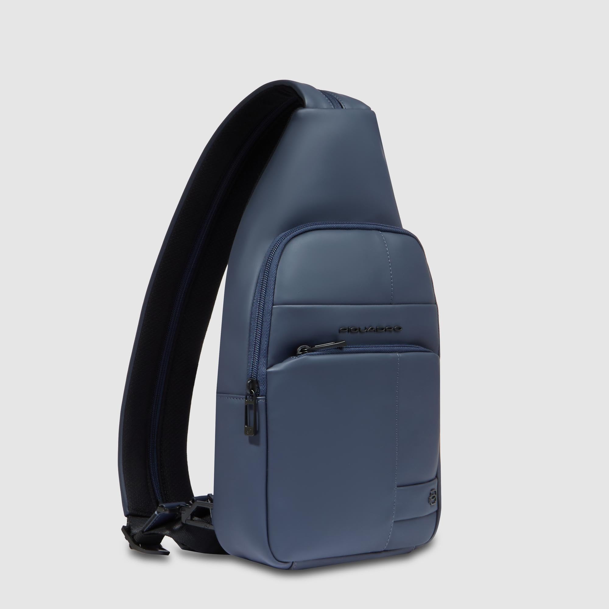 piquadro-zaino-monospalla-uomo-impermeabile-con-protezione-rfid-e-compatibilit-i image 2