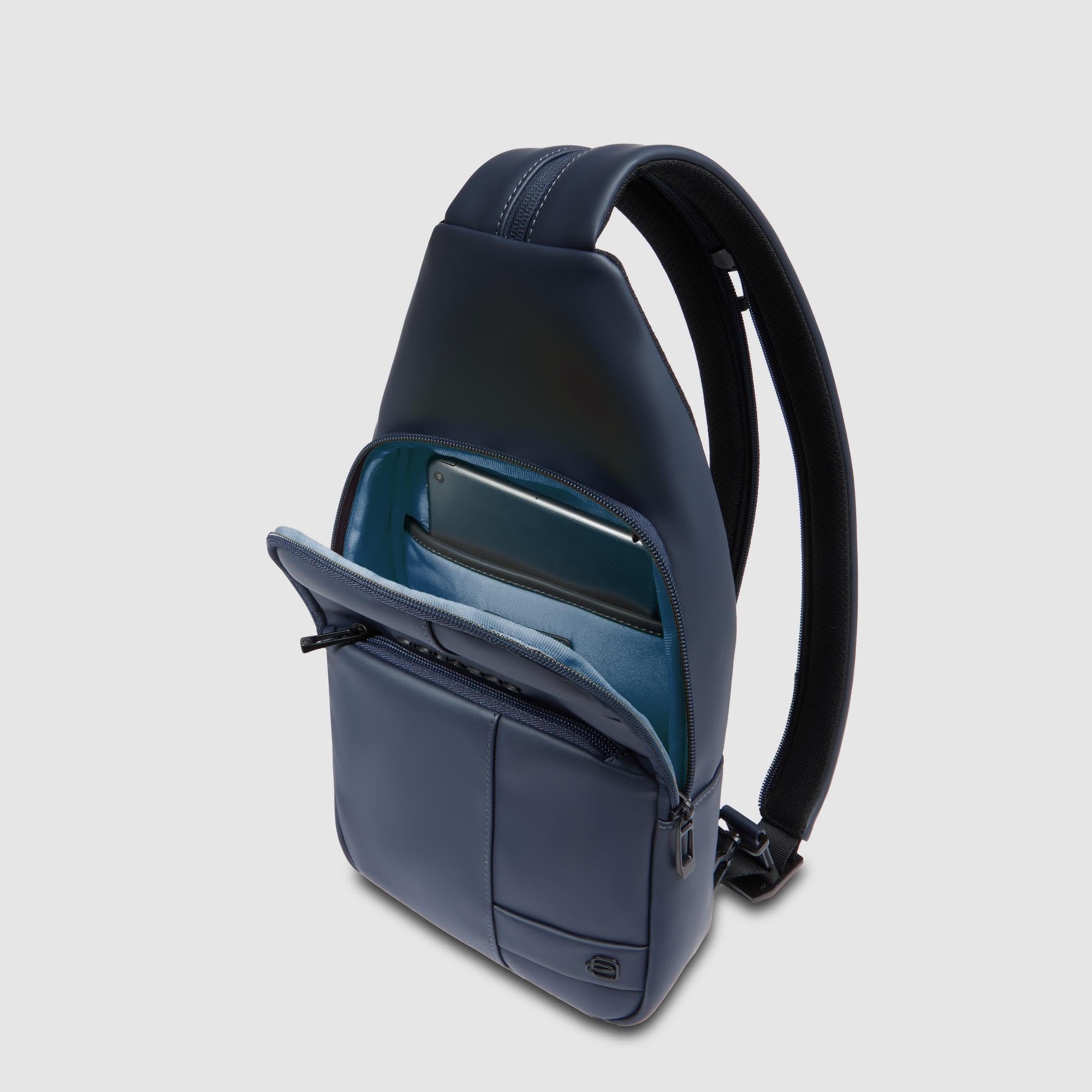piquadro-zaino-monospalla-uomo-impermeabile-con-protezione-rfid-e-compatibilit-i image 4