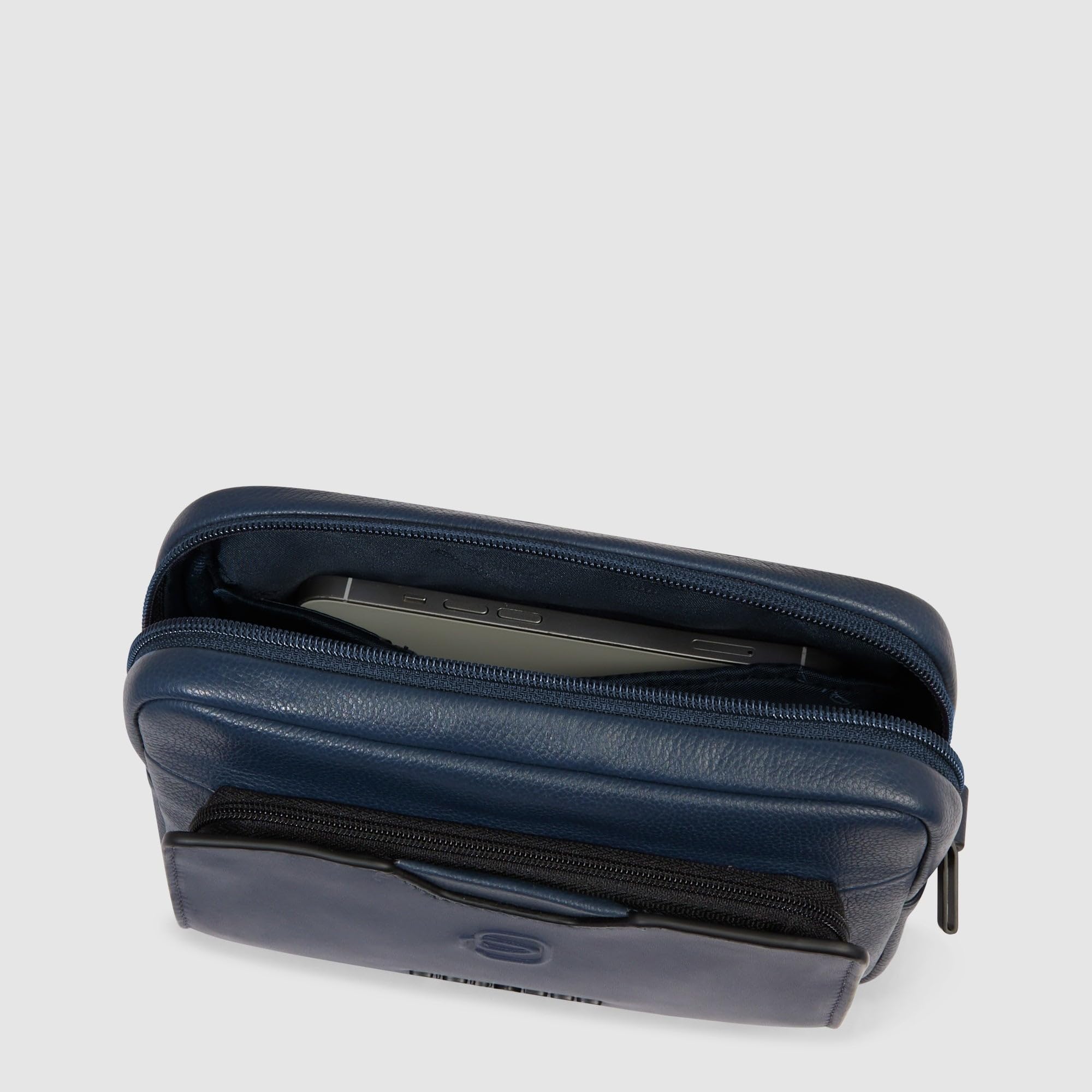 piquadro-pochette-uomo-in-pelle-blu-con-due-divisori-tracolla-rimovibile-e-desig image 4