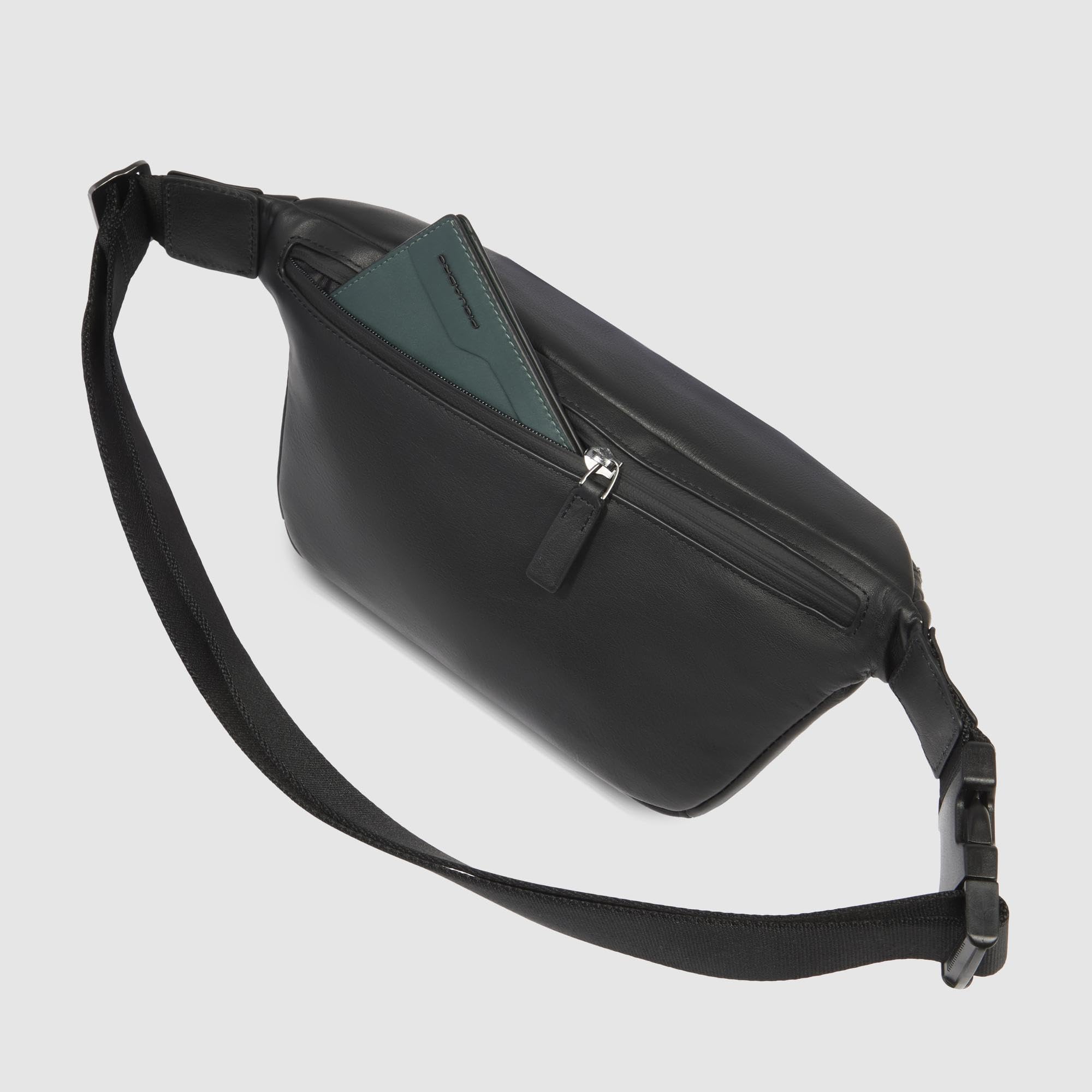 piquadro-marsupio-in-pelle-compatto-da-uomo image 4
