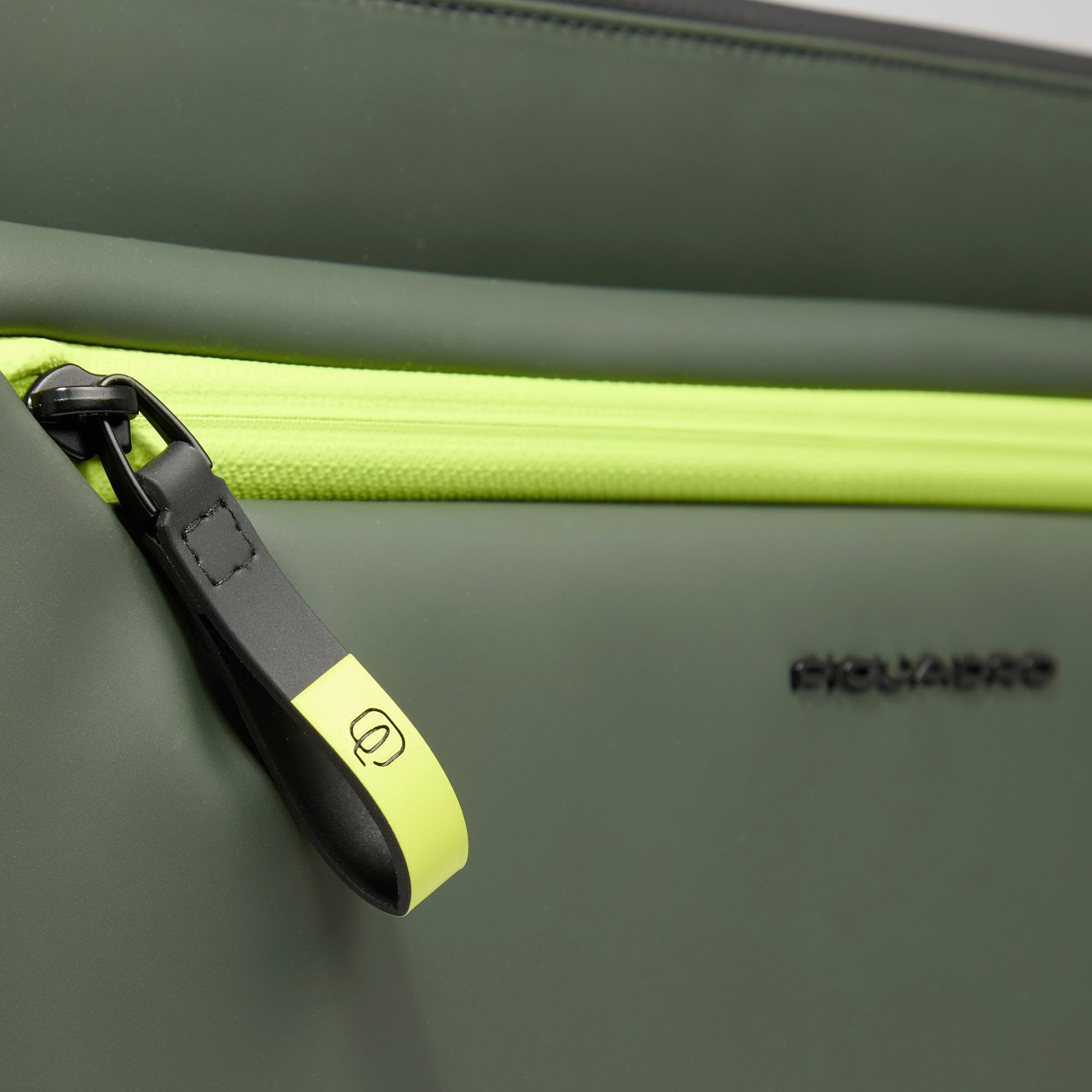 piquadro-pochette-impermeabile-per-tablet-13-gommata-verde-uomo image 5