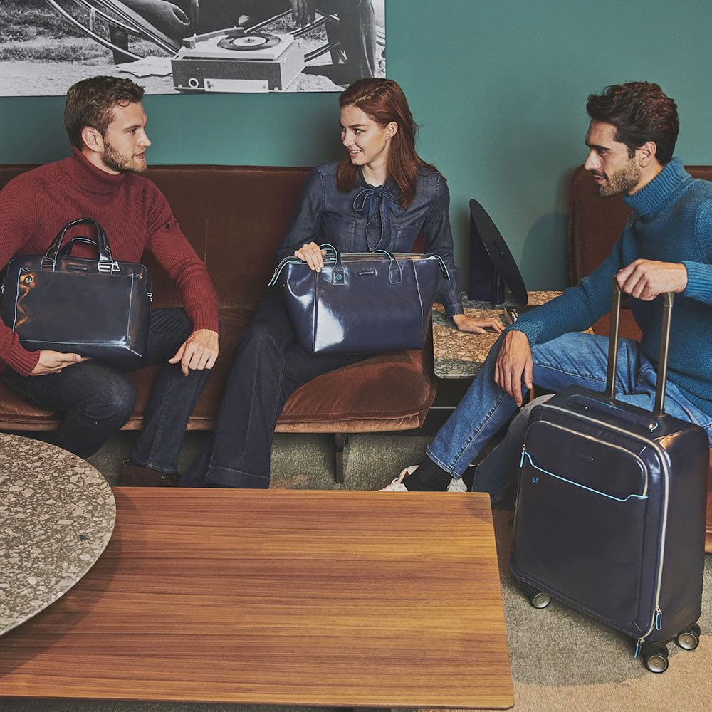 piquadro-borsa-lavoro-tracolla-in-pelle-porta-pc-15-6-blu-notte-collezione-blue- image 2