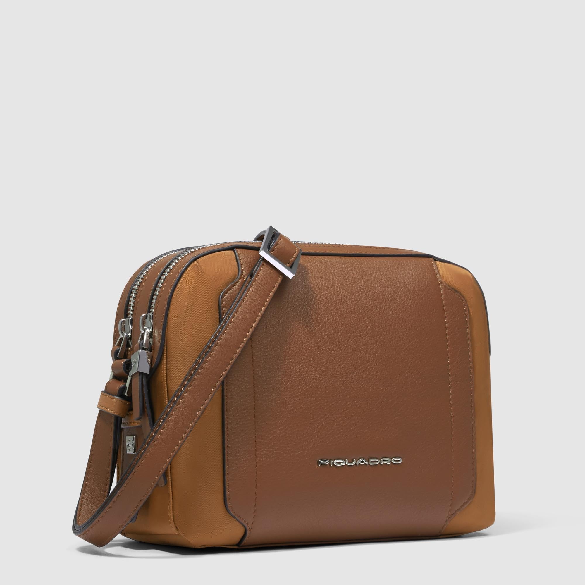piquadro-borsa-a-tracolla-donna-linea-circle-in-pelle-e-tessuto-riciclato-due-sc image 3