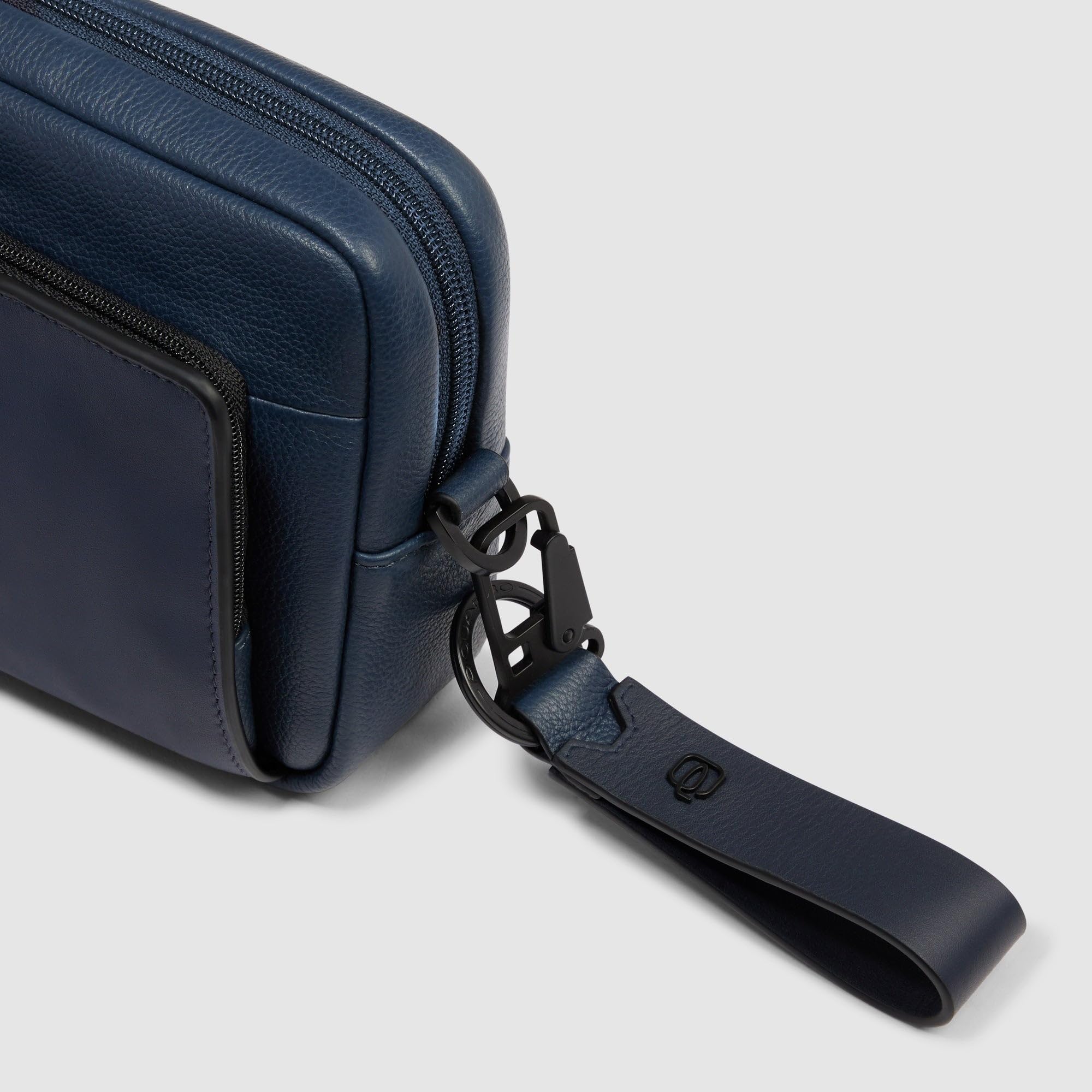 piquadro-pochette-uomo-in-pelle-blu-con-due-divisori-tracolla-rimovibile-e-desig image 6