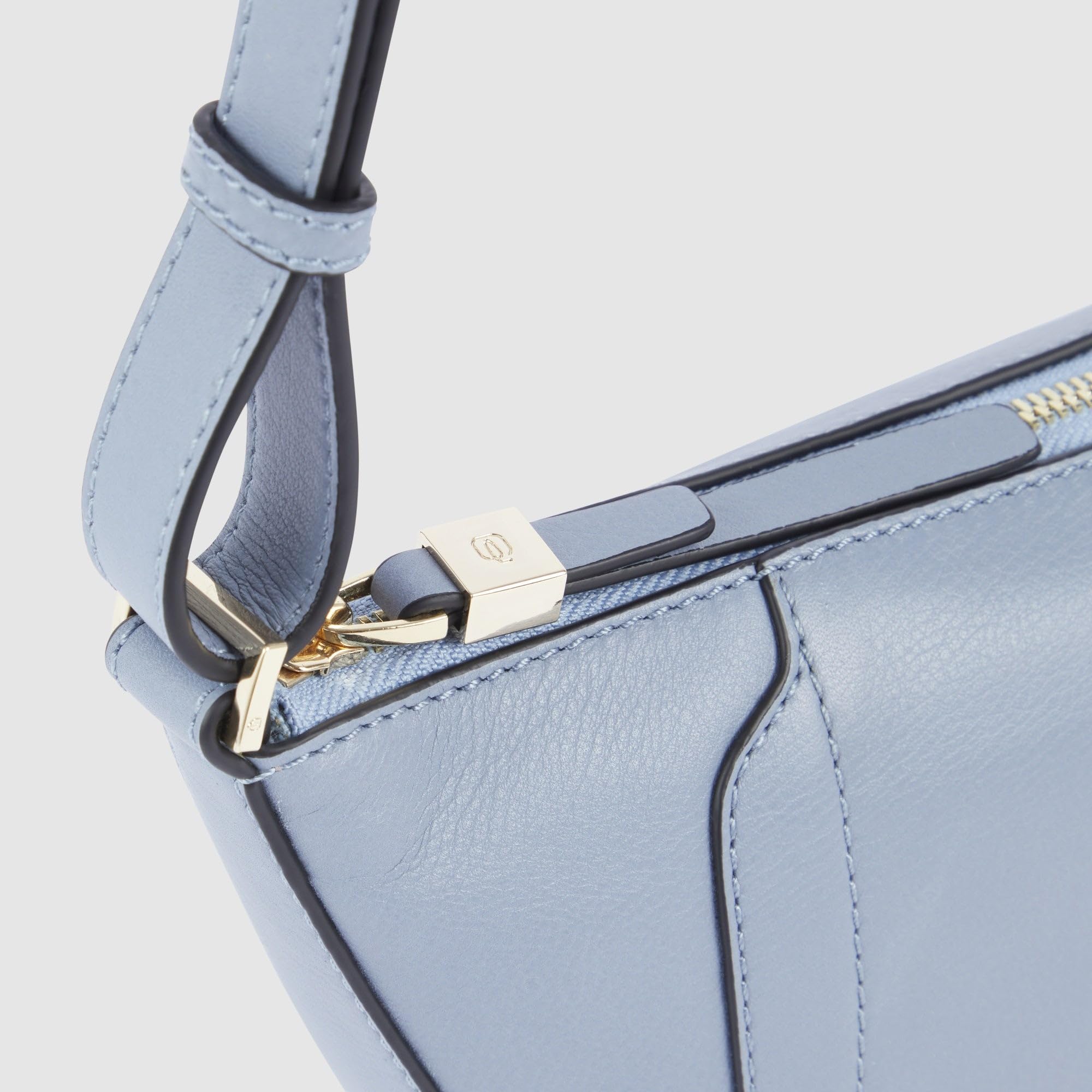 piquadro-marsupio-donna-in-pelle-compatto-ed-elegante image 5