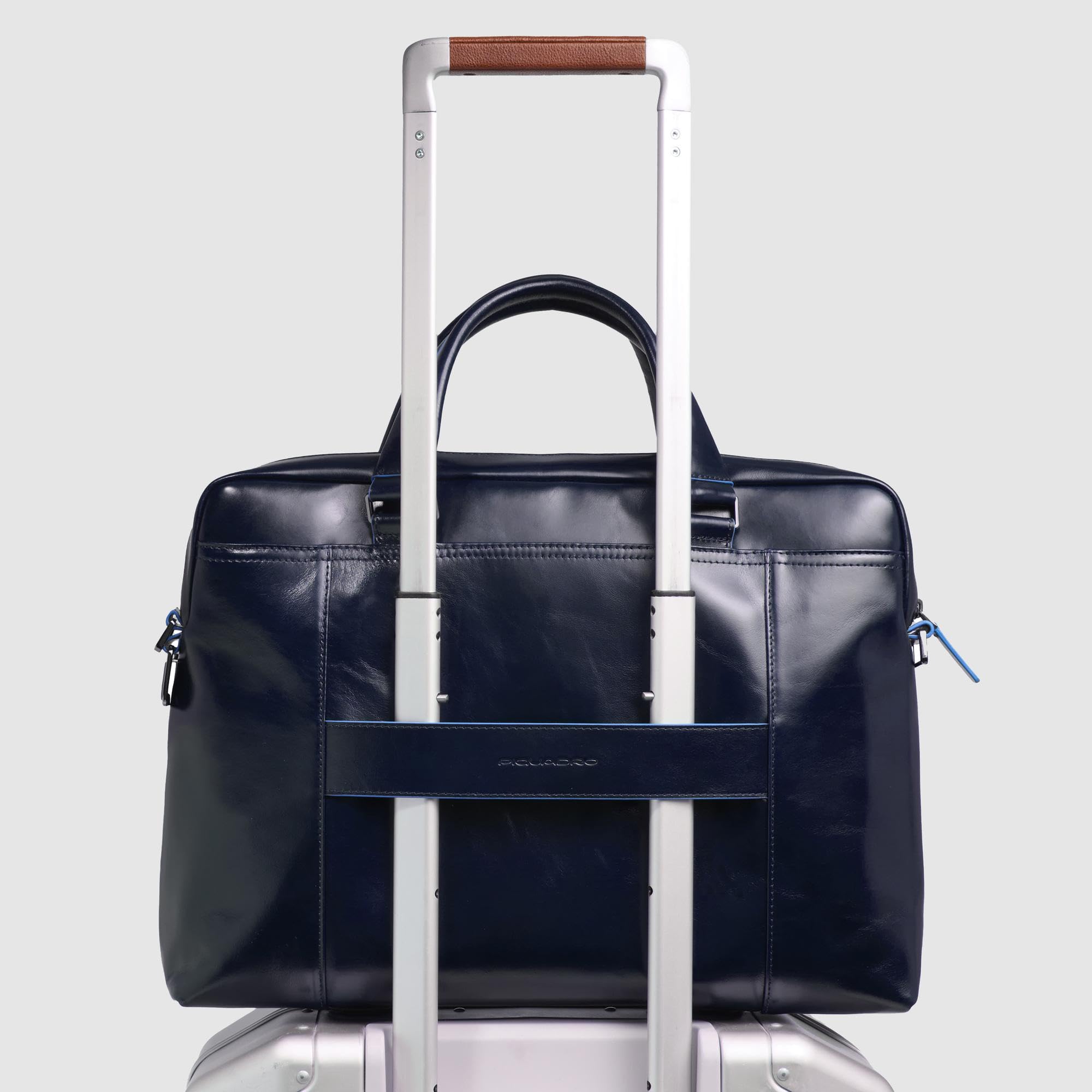 piquadro-borsa-lavoro-tracolla-in-pelle-porta-pc-15-6-blu-notte-collezione-blue- image 4