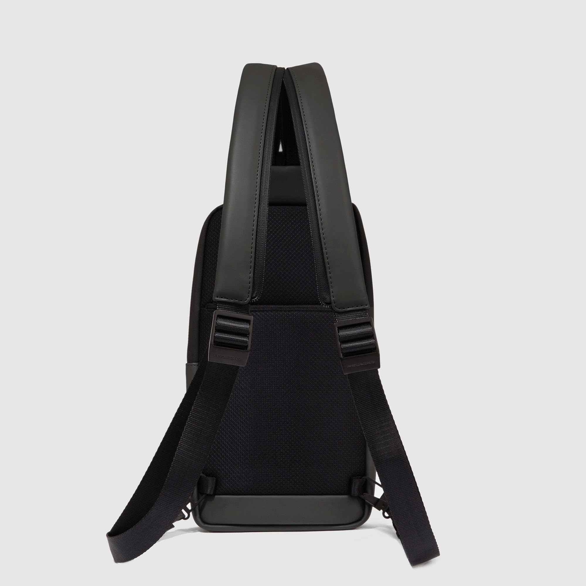 piquadro-borsa-monospalla-in-tessuto-nero-unisex-con-cinturino-ergonomico-e-vani image 4
