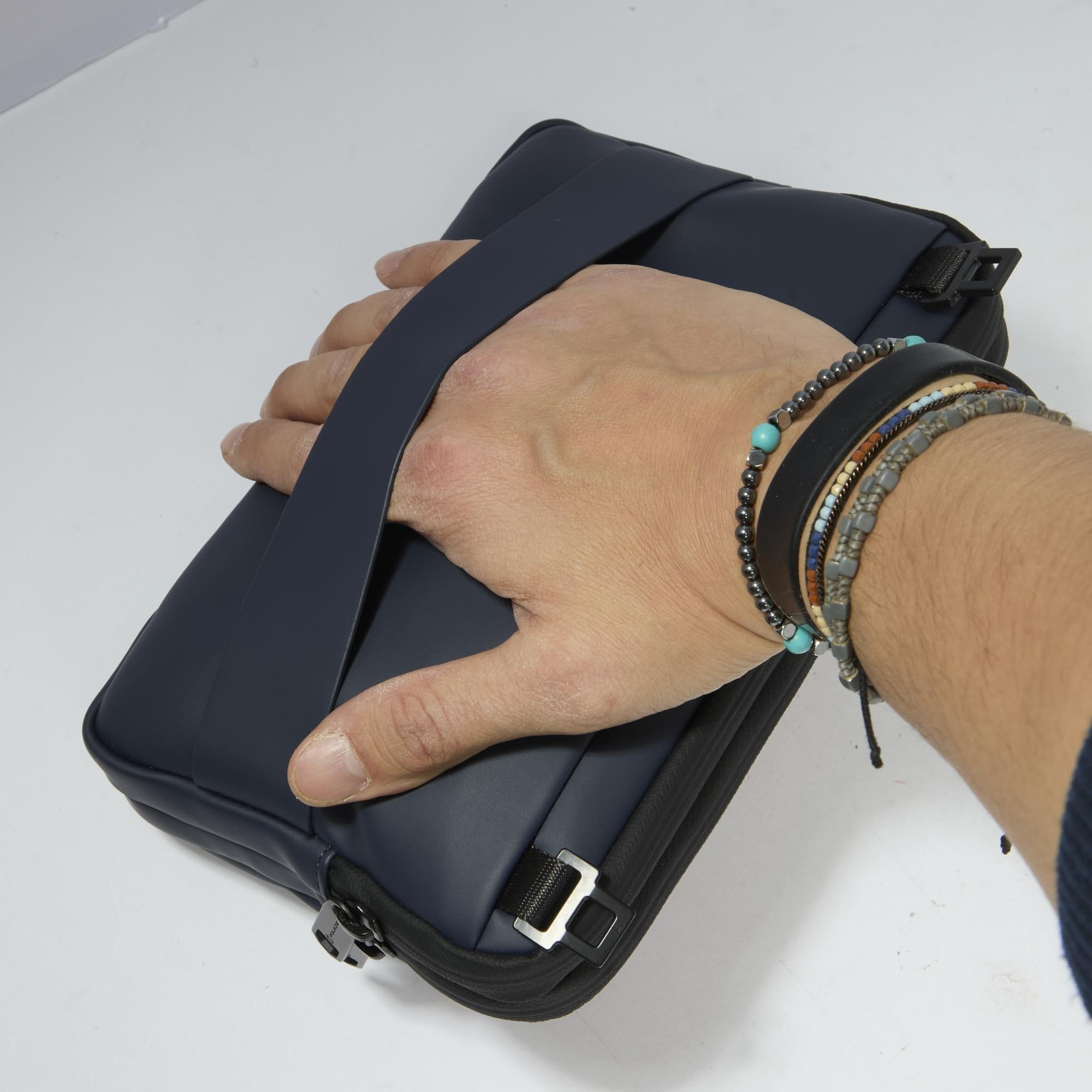 piquadro-pochette-resistente-all-acqua-porta-ipad-mini-con-tracolla-rimovibile image 6