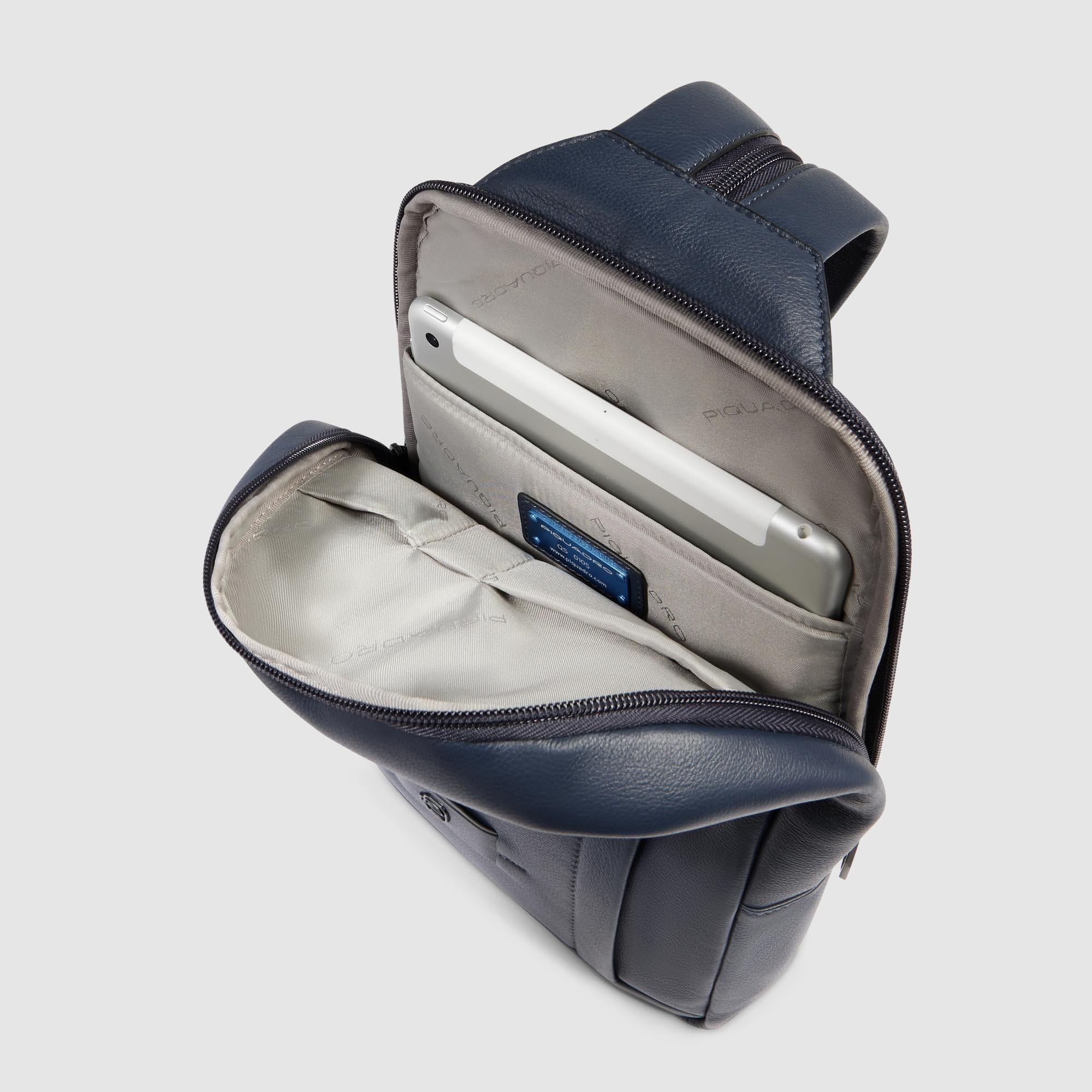 piquadro-zaino-monospalla-uomo-convertibile-porta-ipad-con-cinturino-ergonomico image 4