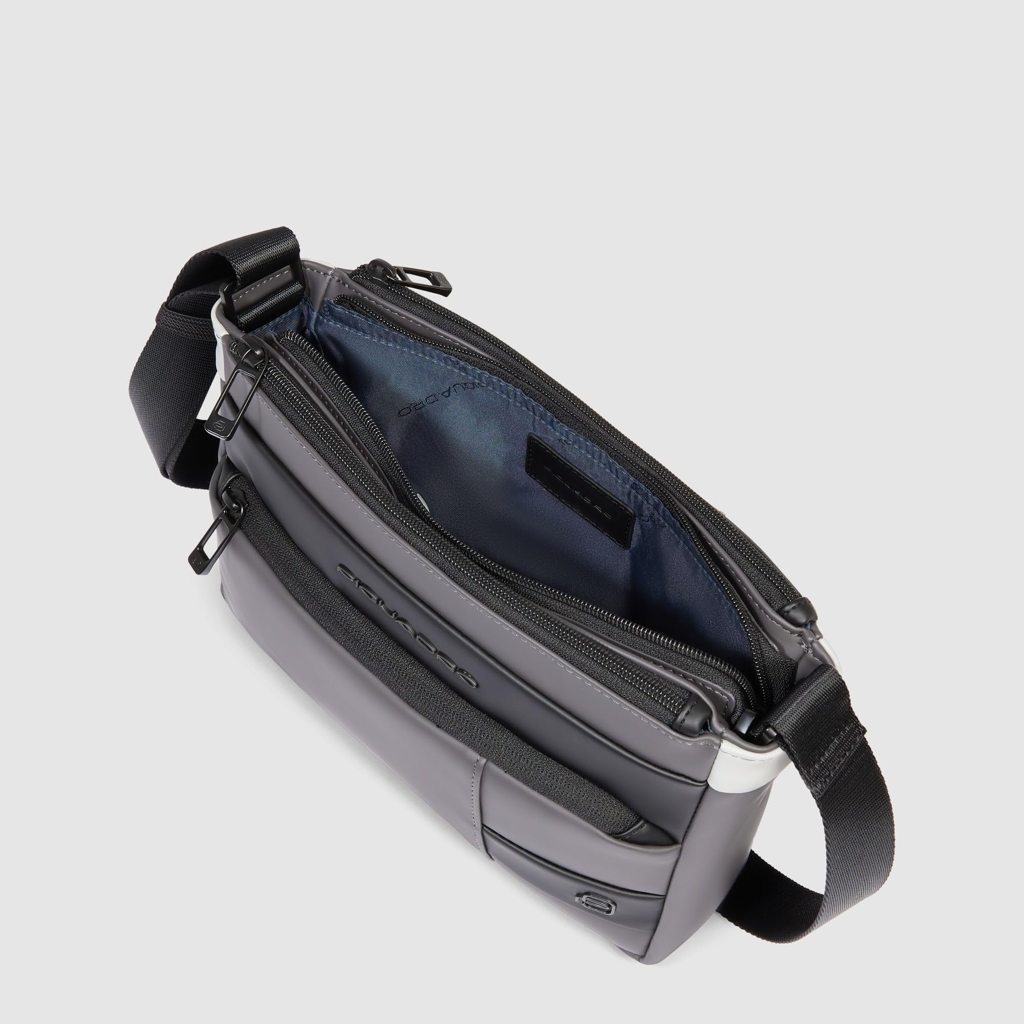 piquadro-borsa-uomo-a-tracolla-in-tessuto-gommato-resistente-all-acqua-porta-ipa image 4