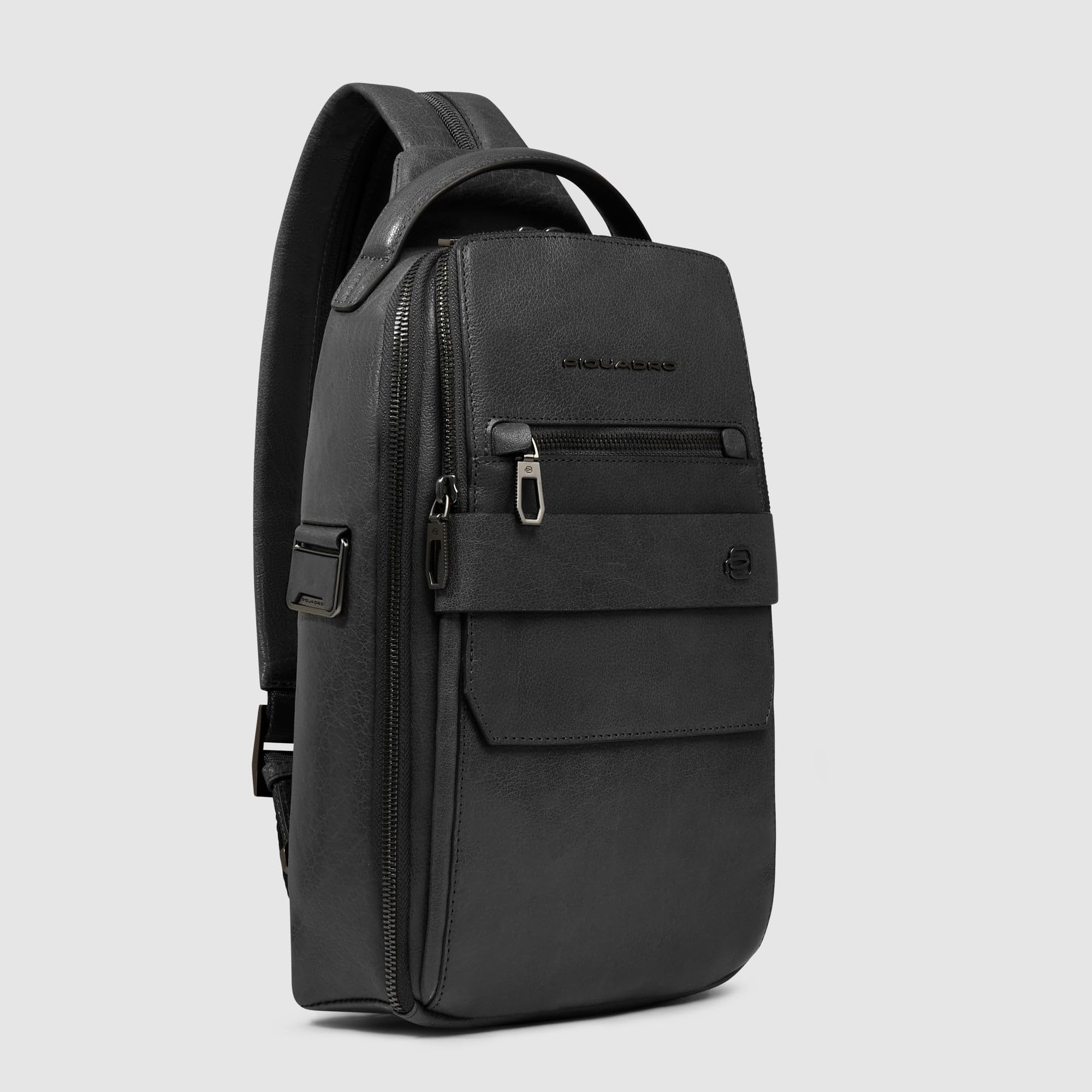 piquadro-zaino-monospalla-uomo-personalizzabile-in-pelle-con-protezione-rfid-e-t image 2