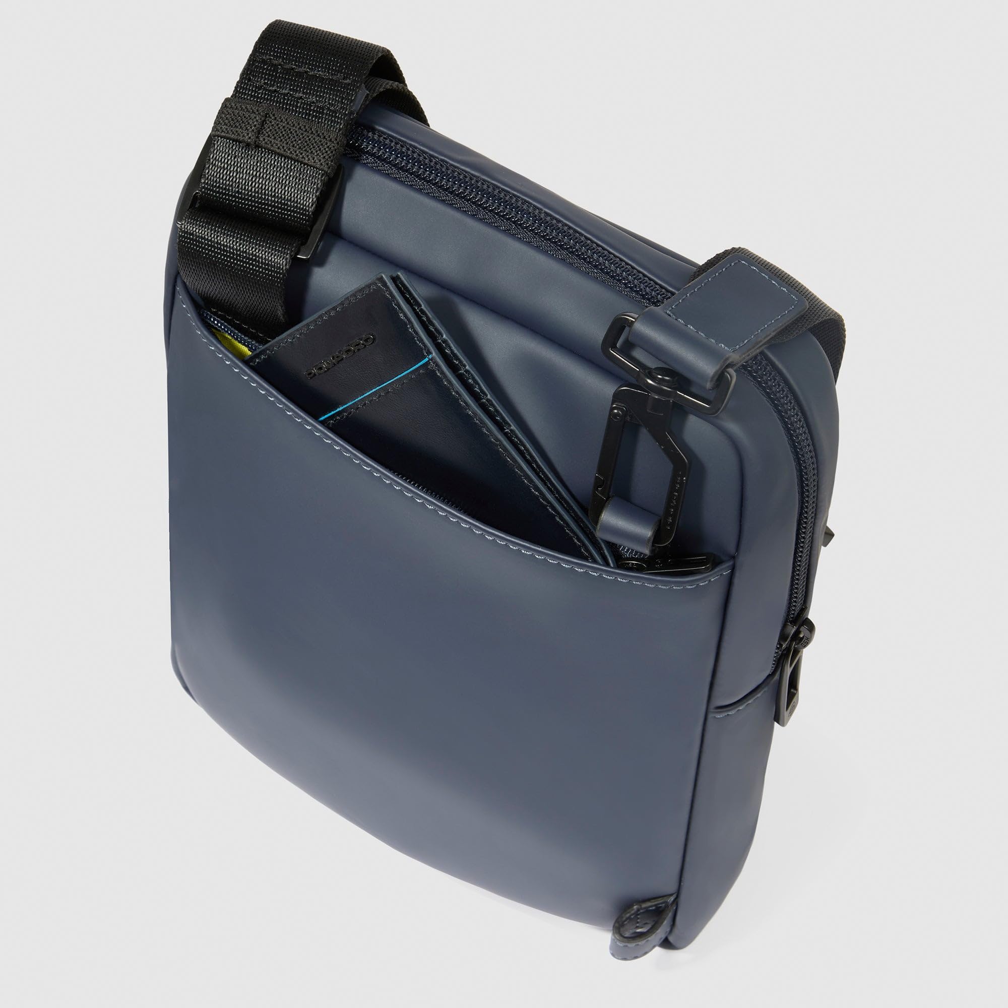 piquadro-borsello-uomo-in-tessuto-gommato-impermeabile-con-protezione-rfid-per-i image 6