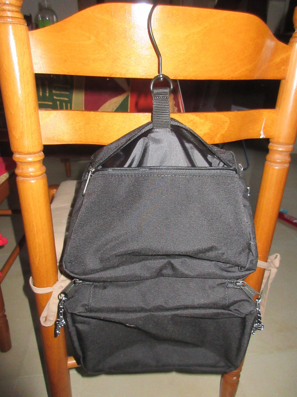Buona borsa, ma la cerniera poteva essere più scorrevole