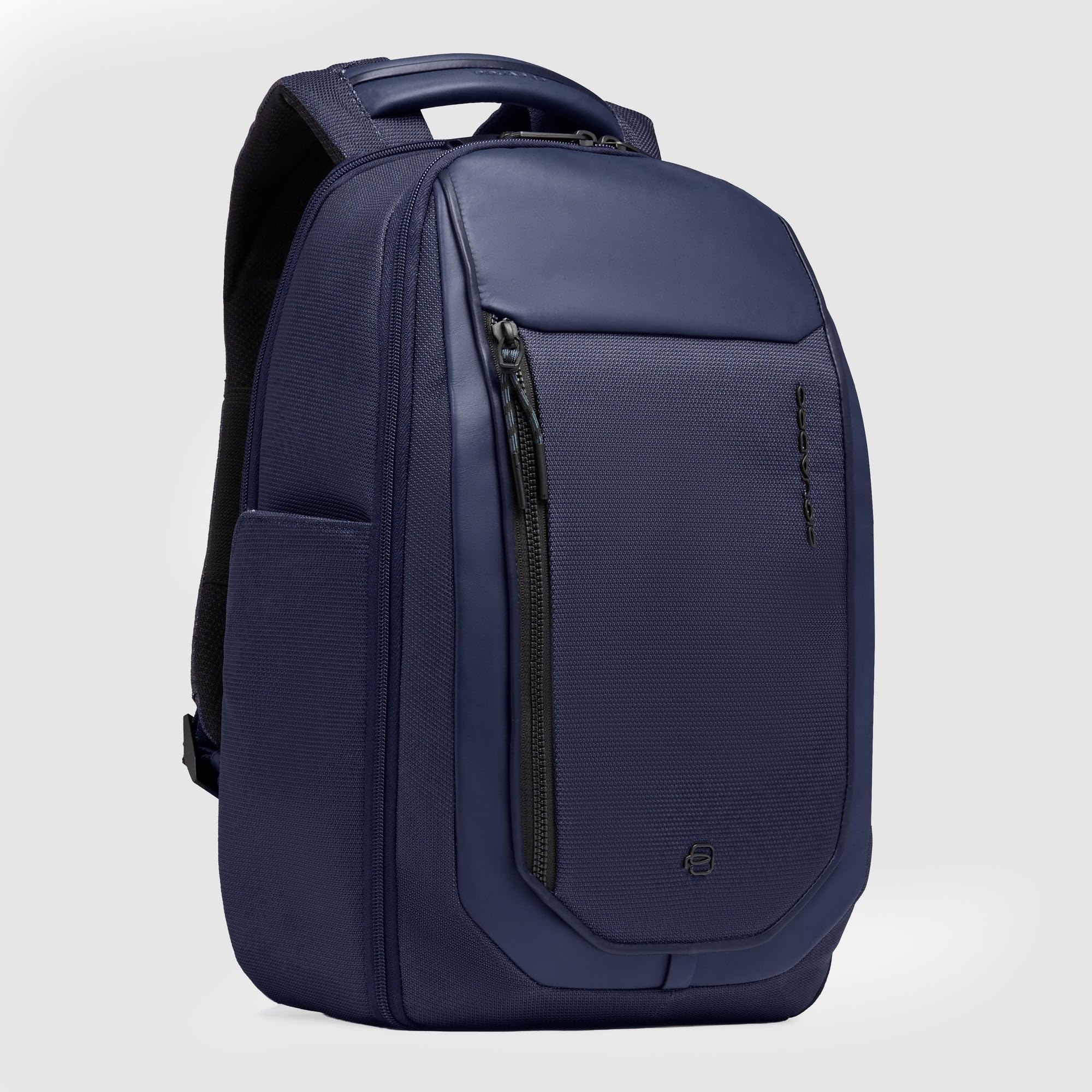 piquadro-zaino-da-viaggio-porta-pc-14-in-tessuto-riciclato-con-usb-e-protezione- image 2