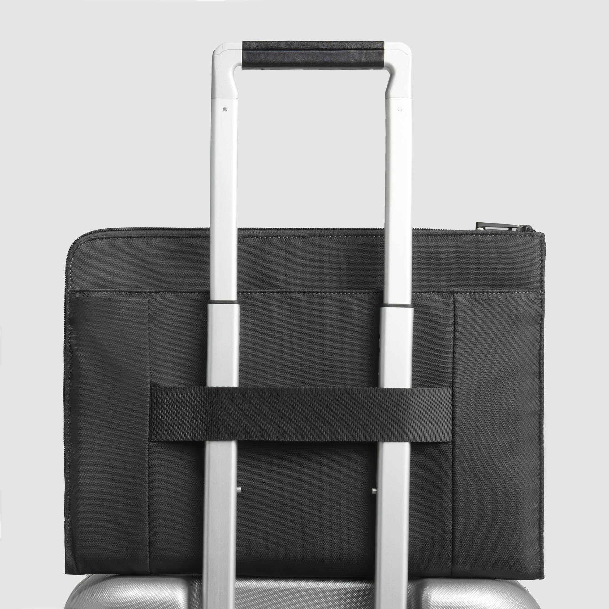 piquadro-custodia-porta-pc-13-3-in-pelle-e-tessuto-nero-con-manici-a-scomparsa-r image 3