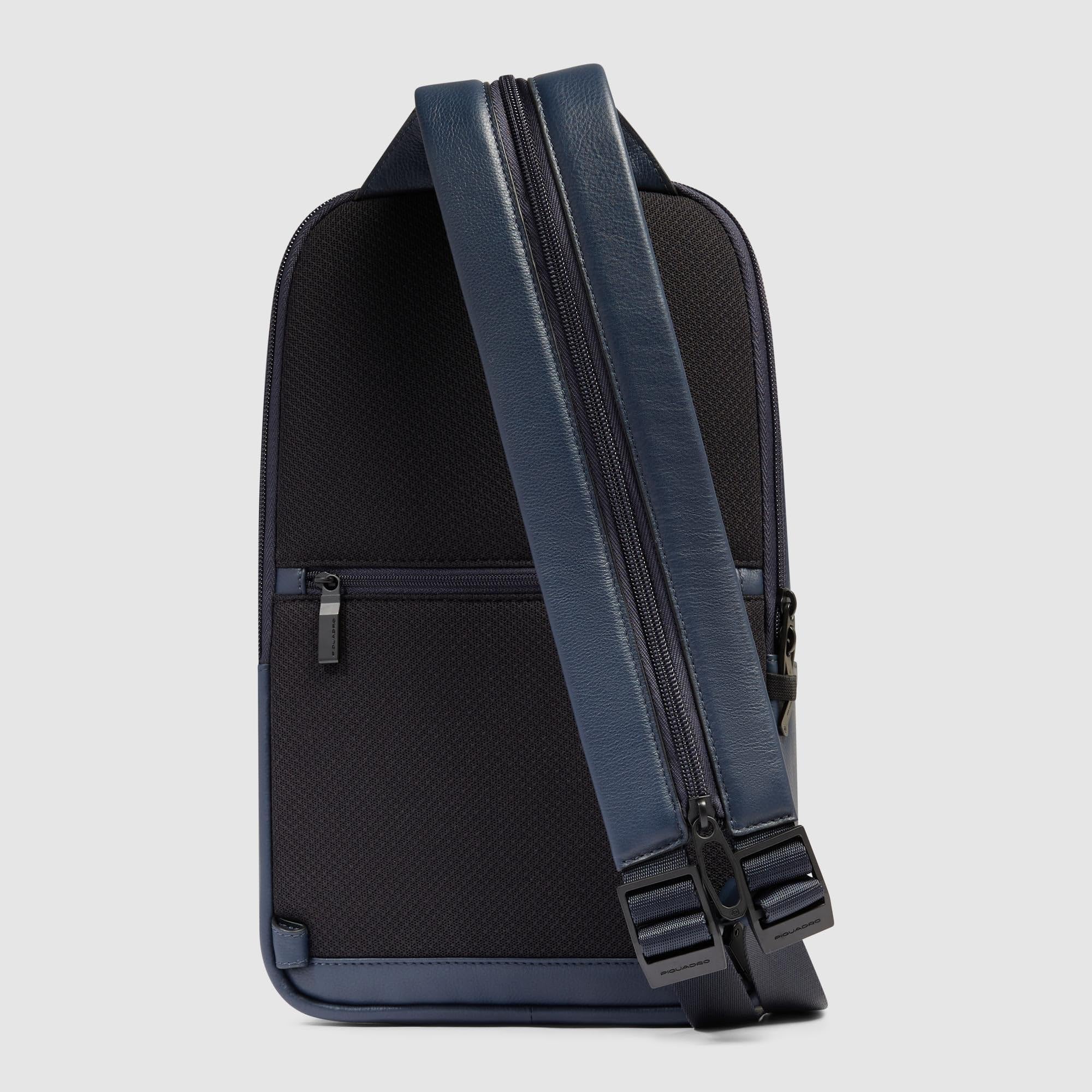 piquadro-zaino-monospalla-uomo-convertibile-porta-ipad-con-cinturino-ergonomico image 5