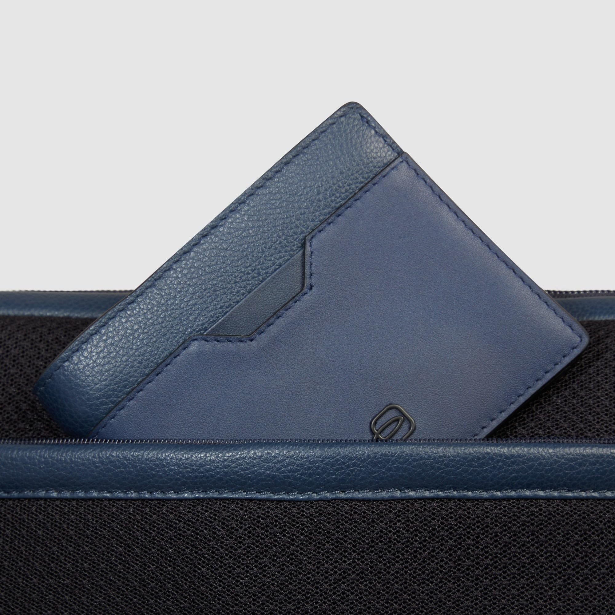 piquadro-marsupio-uomo-in-pelle-con-protezione-rfid-per-ipad-mini image 5