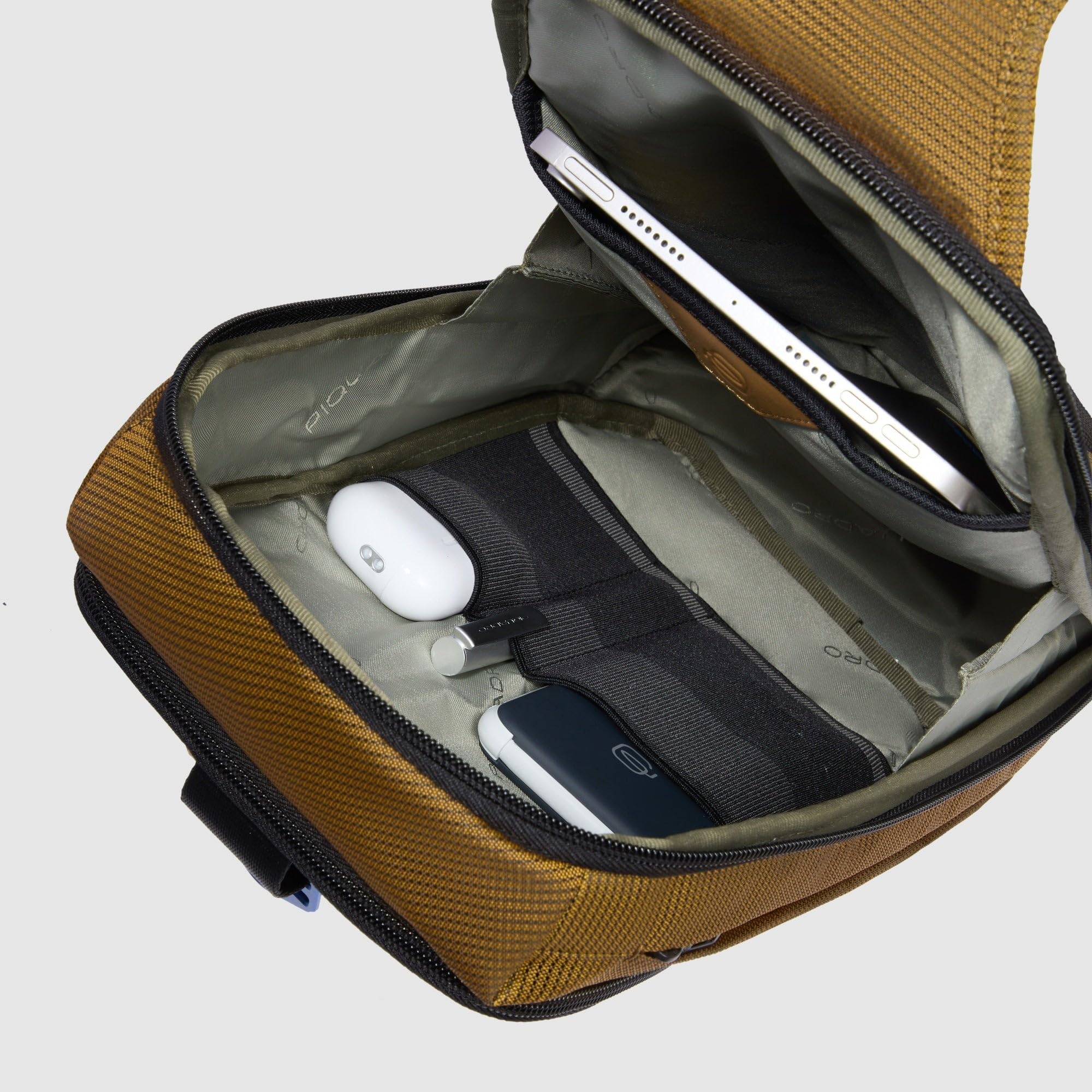 piquadro-zaino-monospalla-uomo-per-ipad-mini-antifurto-rfid-tessuto-riciclato-e- image 5