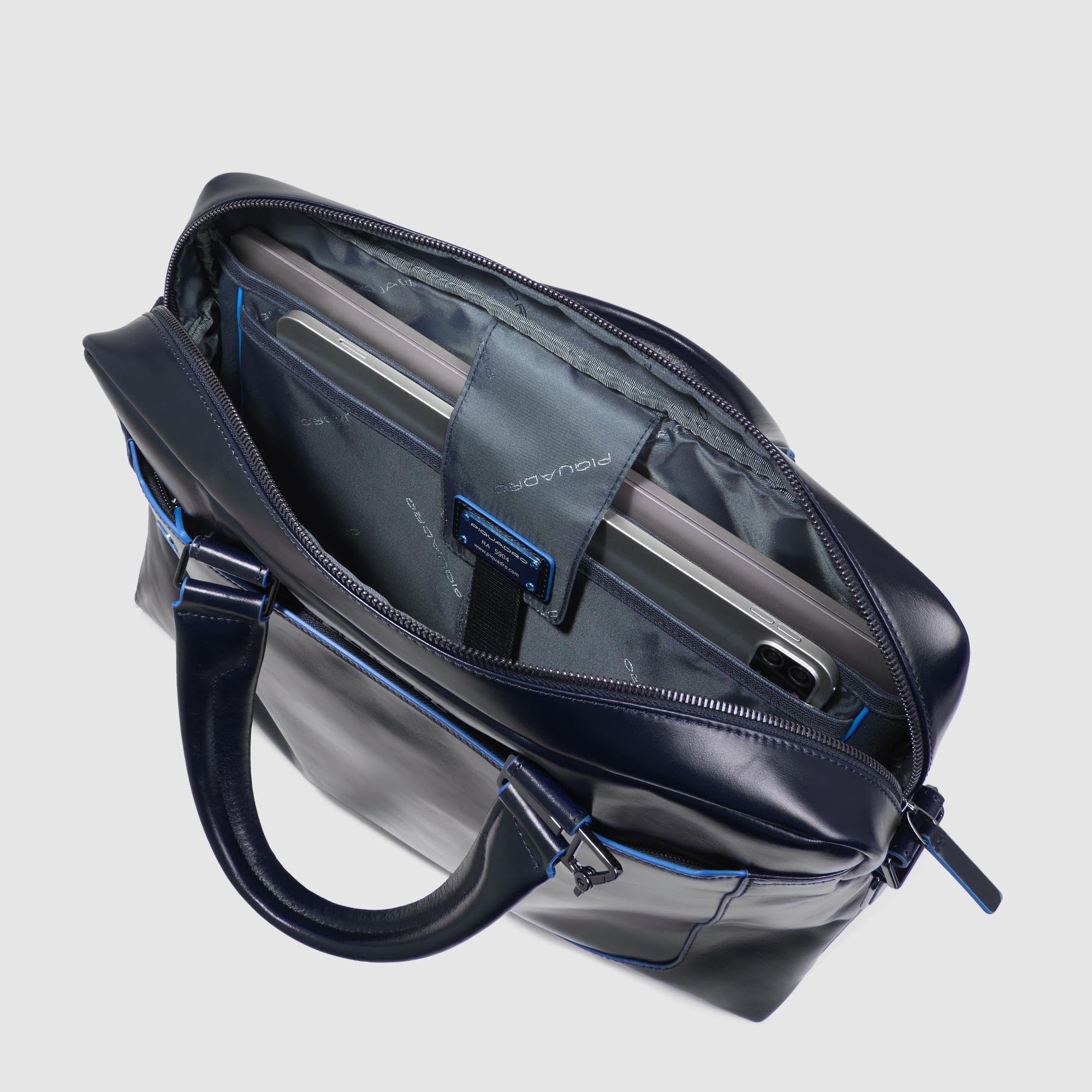 piquadro-borsa-lavoro-tracolla-in-pelle-porta-pc-15-6-blu-notte-collezione-blue- image 5