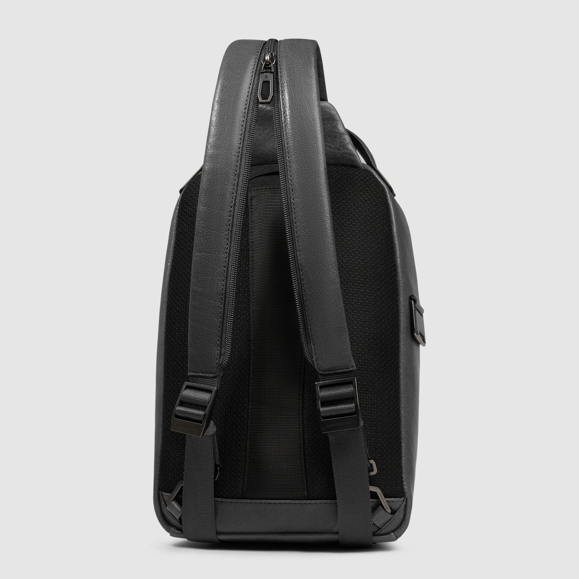 piquadro-zaino-monospalla-uomo-personalizzabile-in-pelle-con-protezione-rfid-e-t image 5