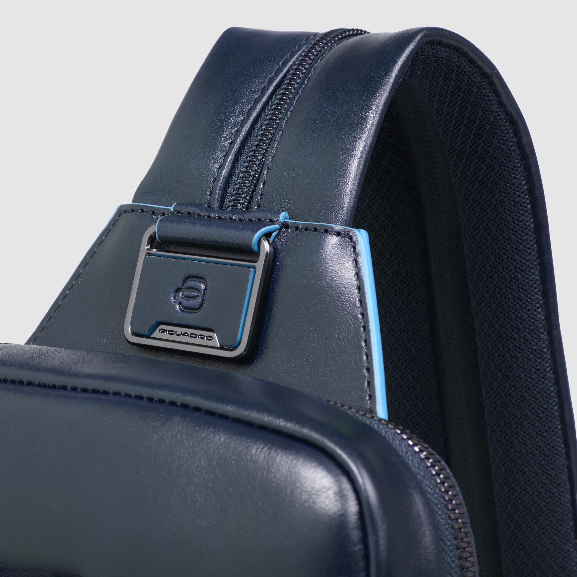 piquadro-borsa-monospalla-convertibile-in-zaino-in-pelle-per-uomo image 7