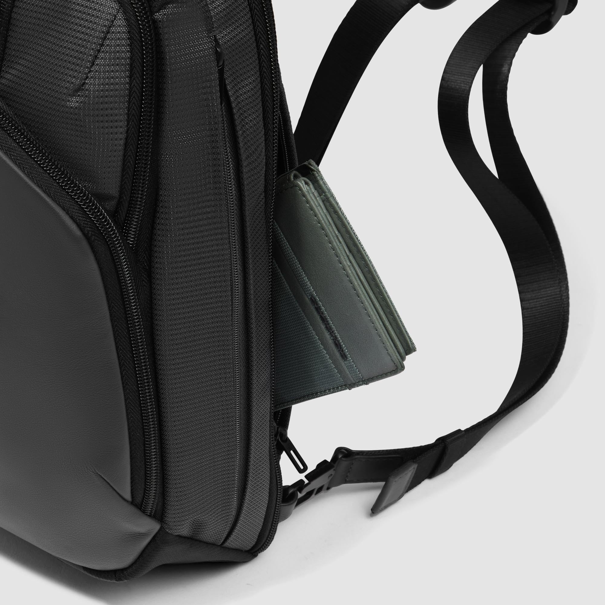 piquadro-zaino-monospalla-uomo-per-ipad-mini-cinturino-ergonomico-vani-organizza image 6