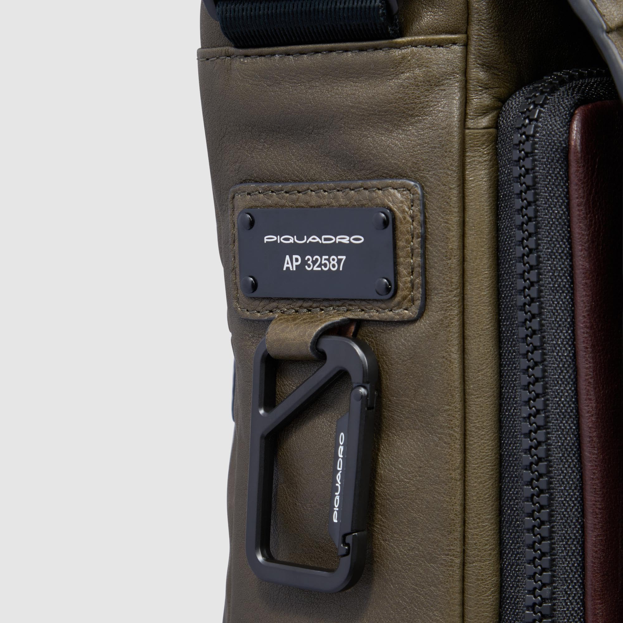 piquadro-borsa-messenger-in-pelle-porta-pc-14-per-uomo-con-protezioni-antiurto-e image 5