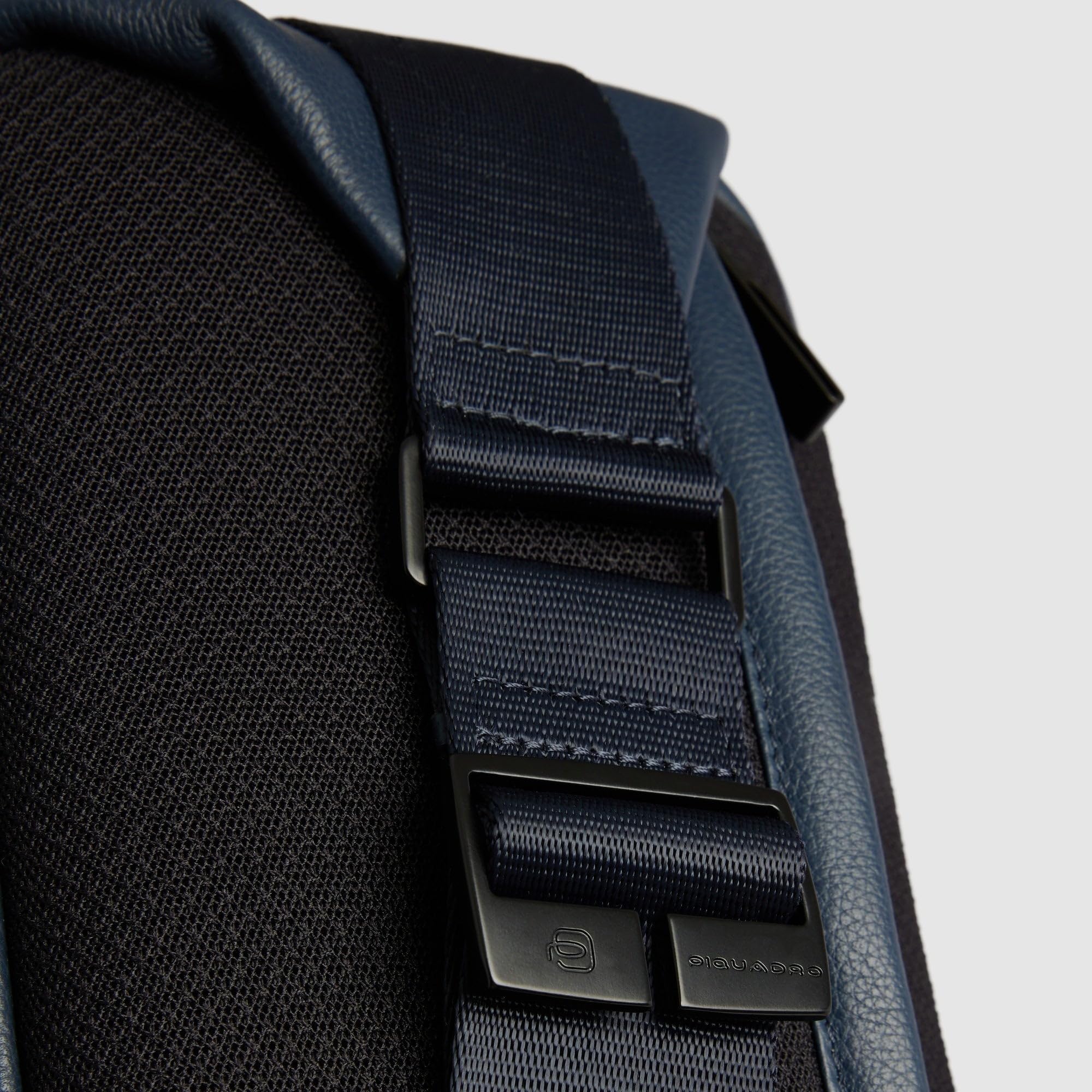 piquadro-marsupio-uomo-in-pelle-con-protezione-rfid-per-ipad-mini image 6