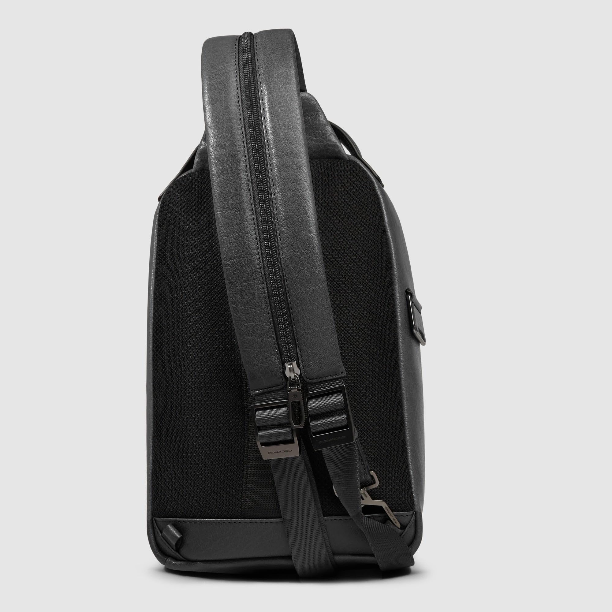 piquadro-zaino-monospalla-uomo-personalizzabile-in-pelle-con-protezione-rfid-e-t image 3