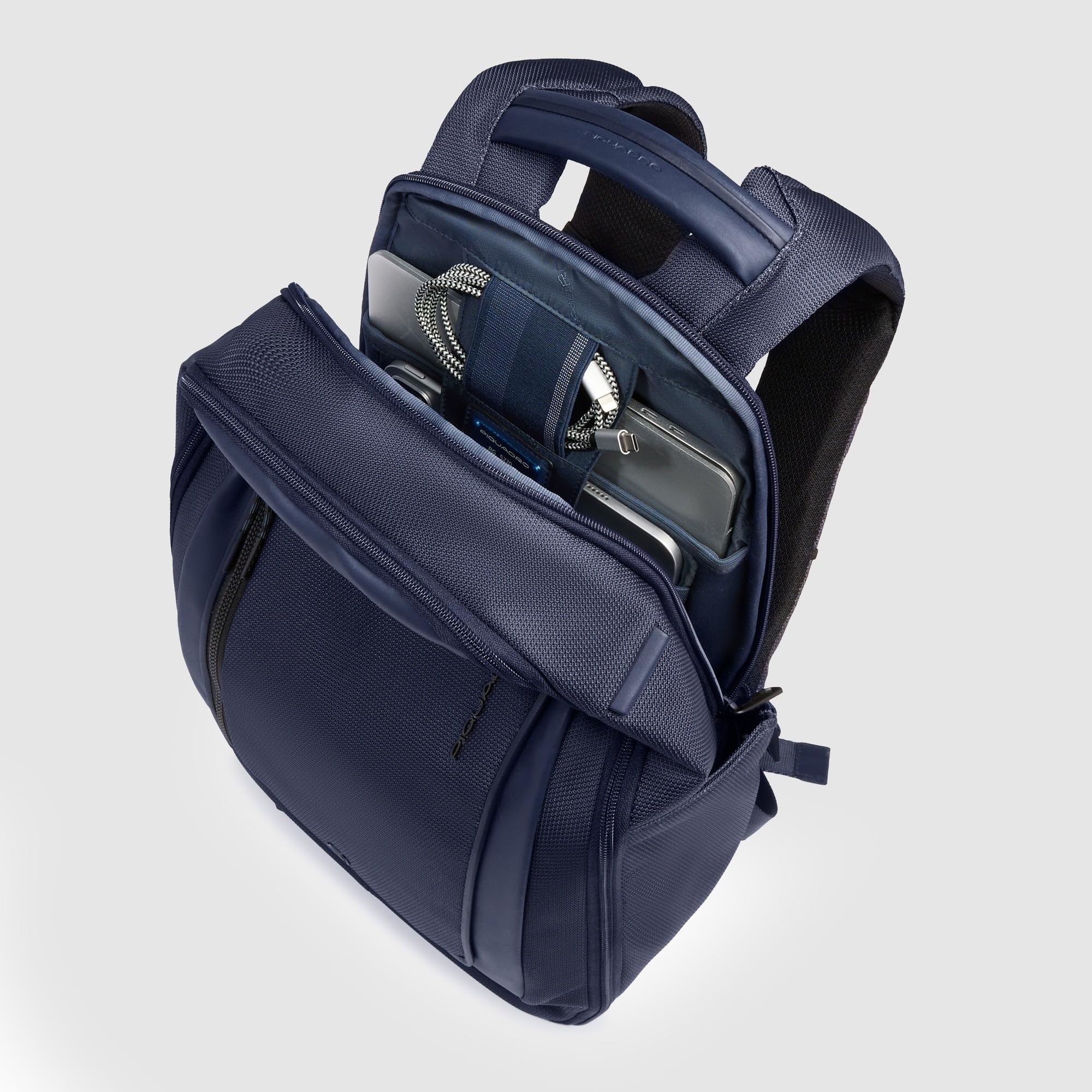 piquadro-zaino-da-viaggio-porta-pc-14-in-tessuto-riciclato-con-usb-e-protezione- image 5
