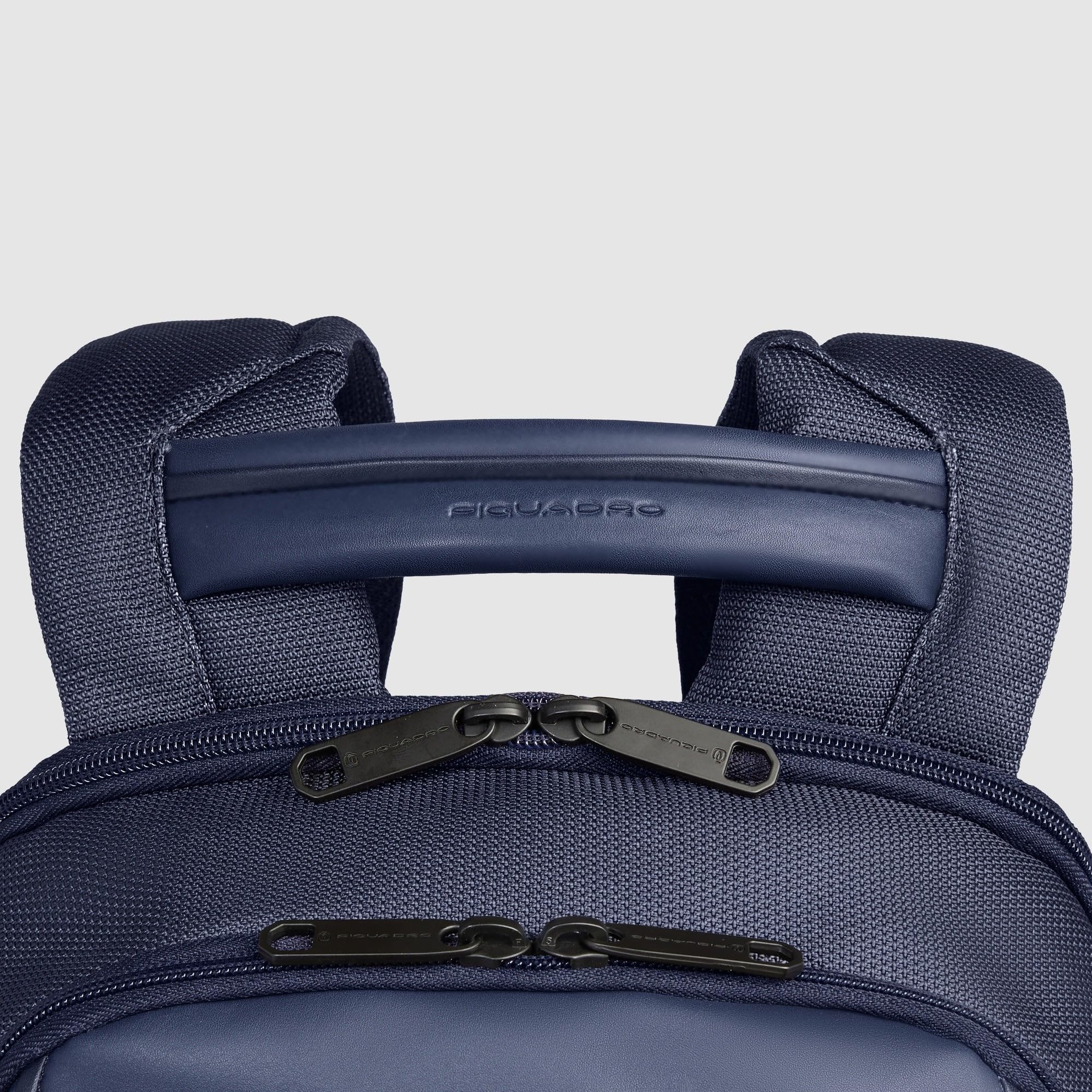 piquadro-zaino-da-viaggio-porta-pc-14-in-tessuto-riciclato-con-usb-e-protezione- image 6