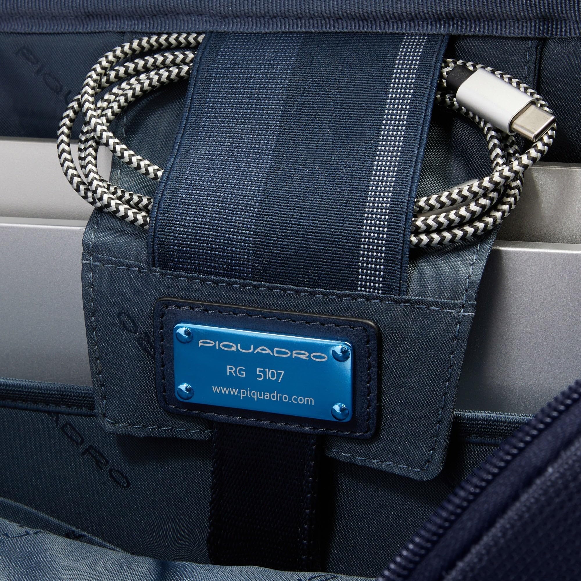 piquadro-borsa-da-lavoro-uomo-per-pc-15-6-in-pelle-e-tessuto-riciclato-con-prote image 7