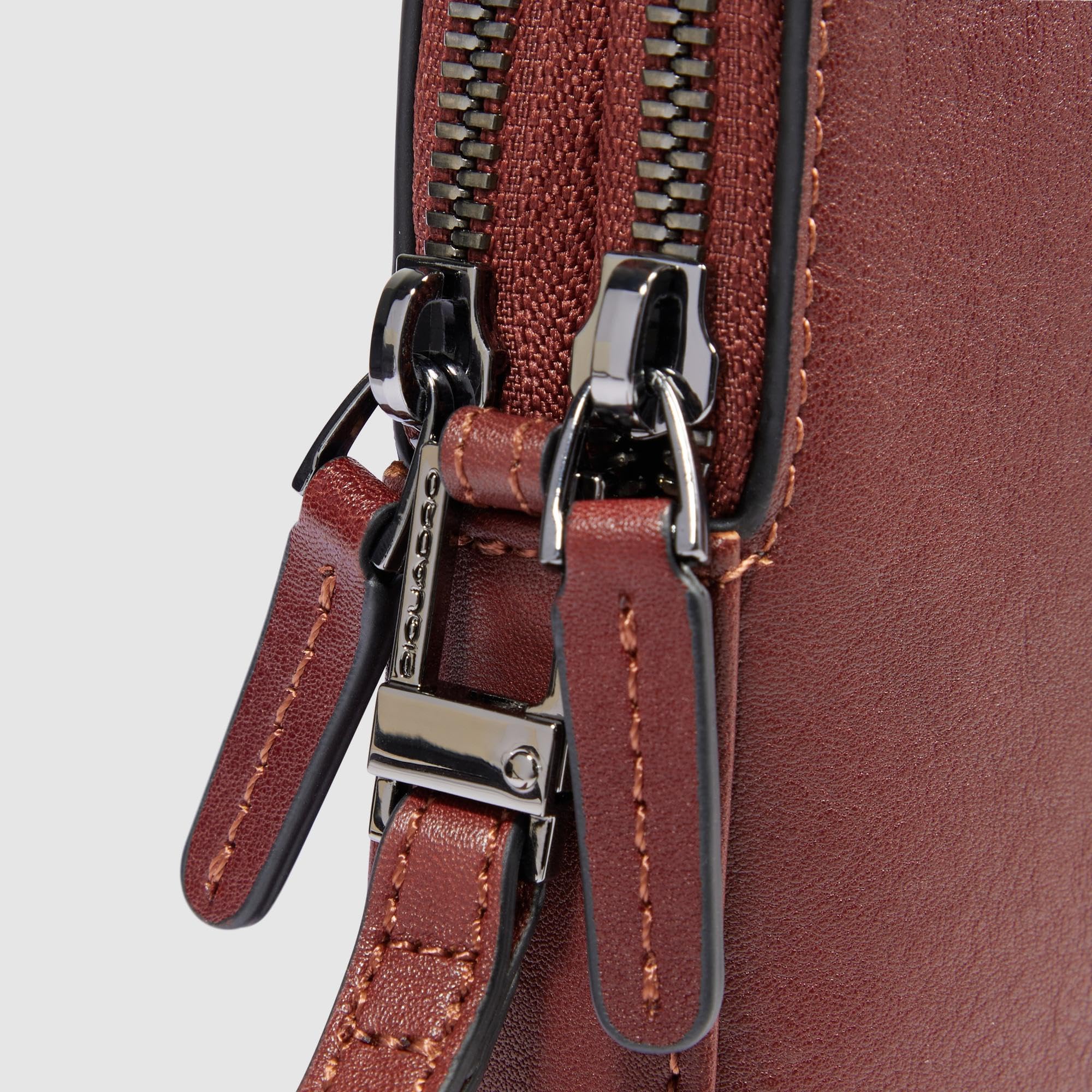 piquadro-pochette-2-scomparti-portacarte-in-pelle-uomo-color-cuoio-con-protezion image 5