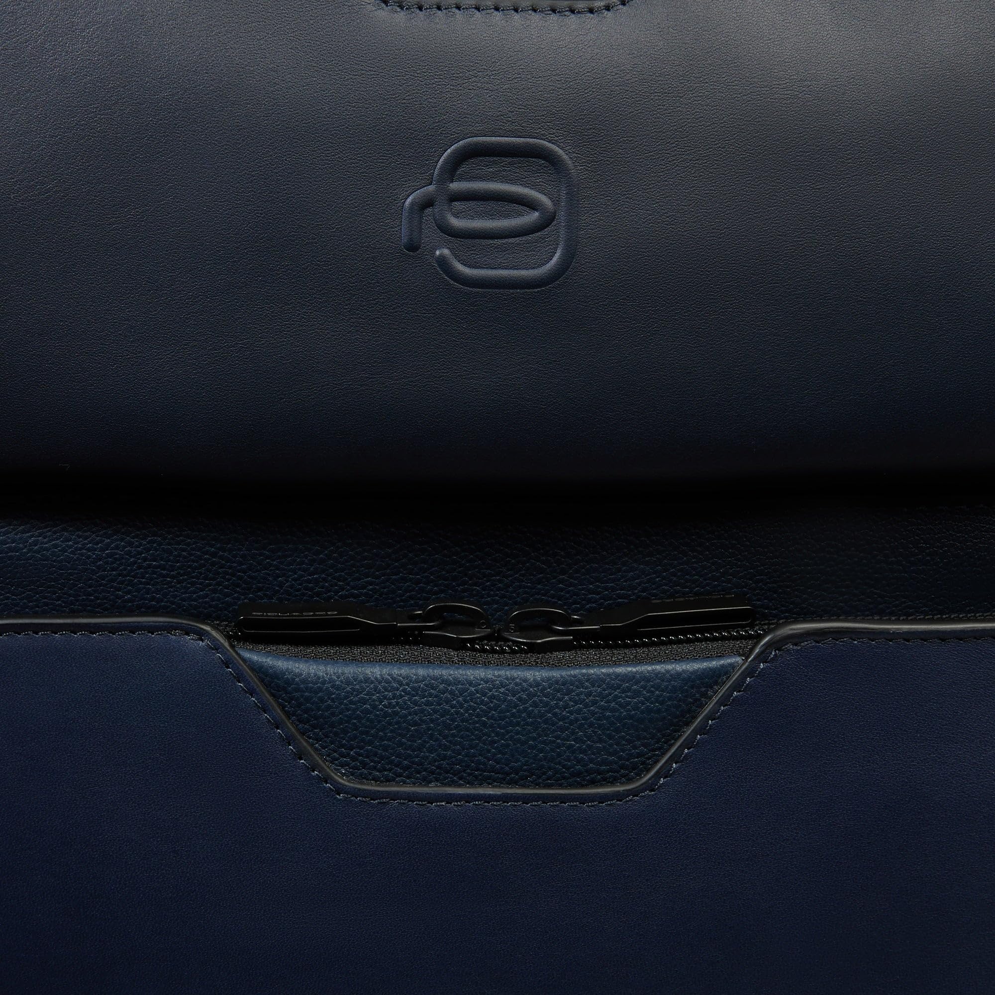 piquadro-zaino-da-viaggio-in-pelle-porta-pc-15-6-con-protezione-shock-absorber-e image 8