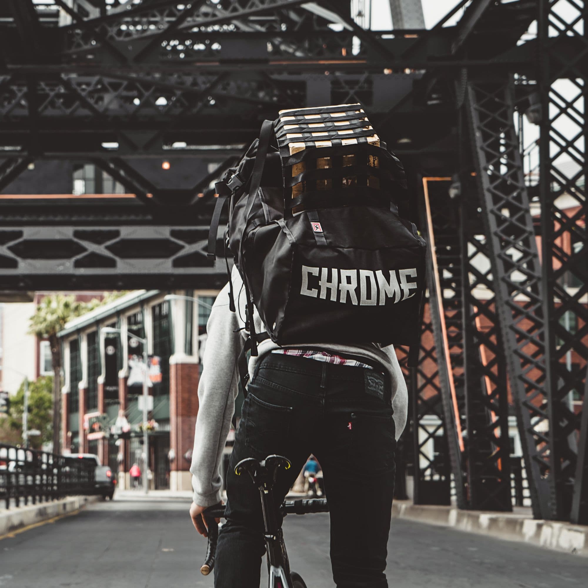 chrome-industries-barrage-pro-80l-pack-zaino-heavy-duty-impermeabile-da-trasport image 7